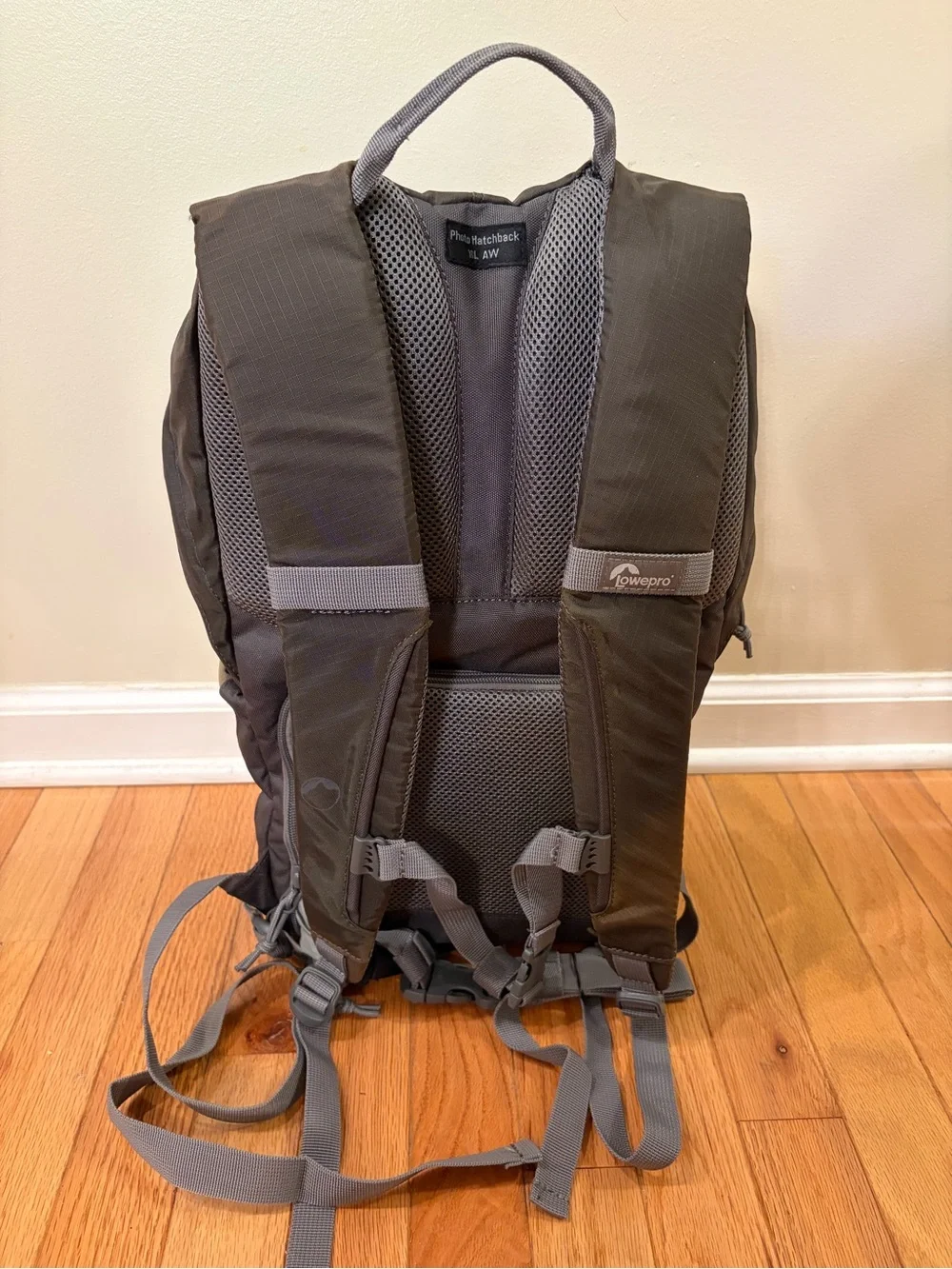 EUC Lowepro Photo Hatchback 16L AW Backpack Adjustable Strap Camera Bag
